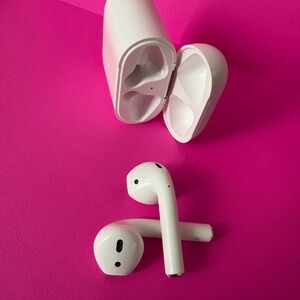 🎧“APPLE AIRPODS 2”🎧Wireless White Earbuds with Charging Case & Charger